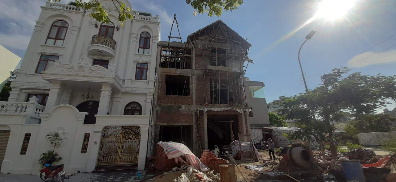 Ảnh ngôi nhà vừa đổ xong phần mái