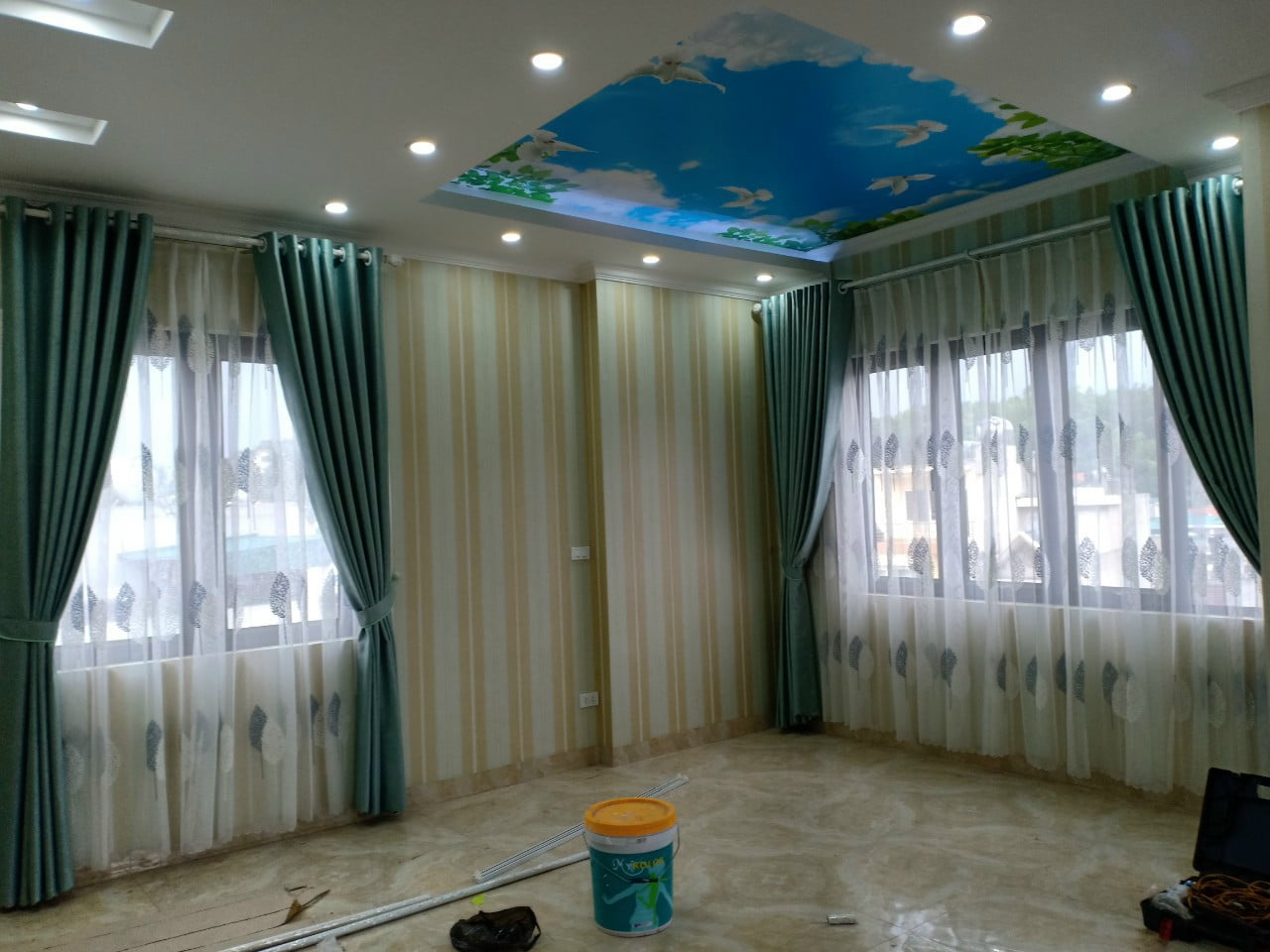 Hình ảnh thi công rèm vải 2 lớp tại nhà anh Quang - Hà Lầm - Hạ Long