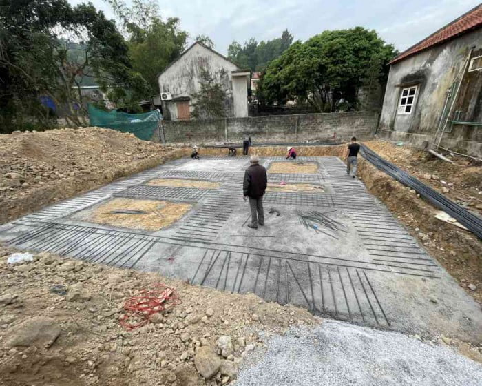 Hình ảnh đổ bê tông lót làm thép móng