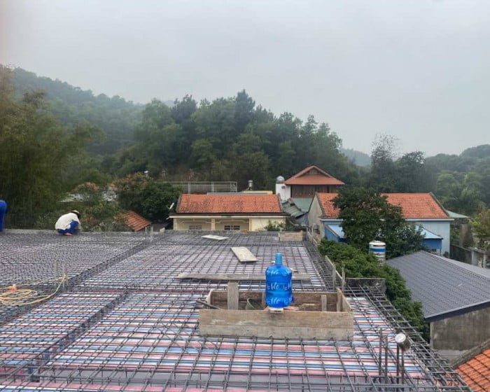 Thi công thép mái nhà 2 tầng ở Hà Khẩu.