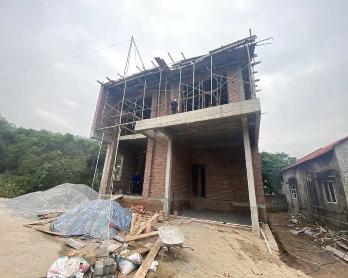 Thi công xong phần mái tầng 2.